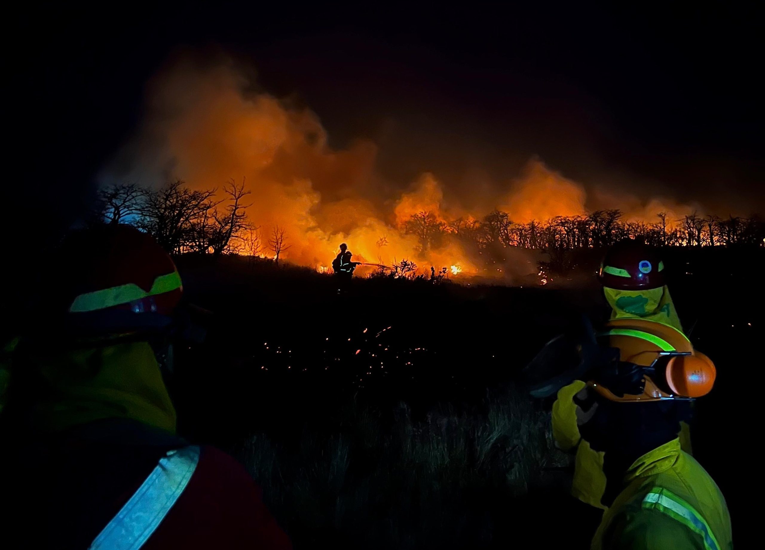 CONAF estrenó su brigada nocturna durante incendio en Cabo Negro
