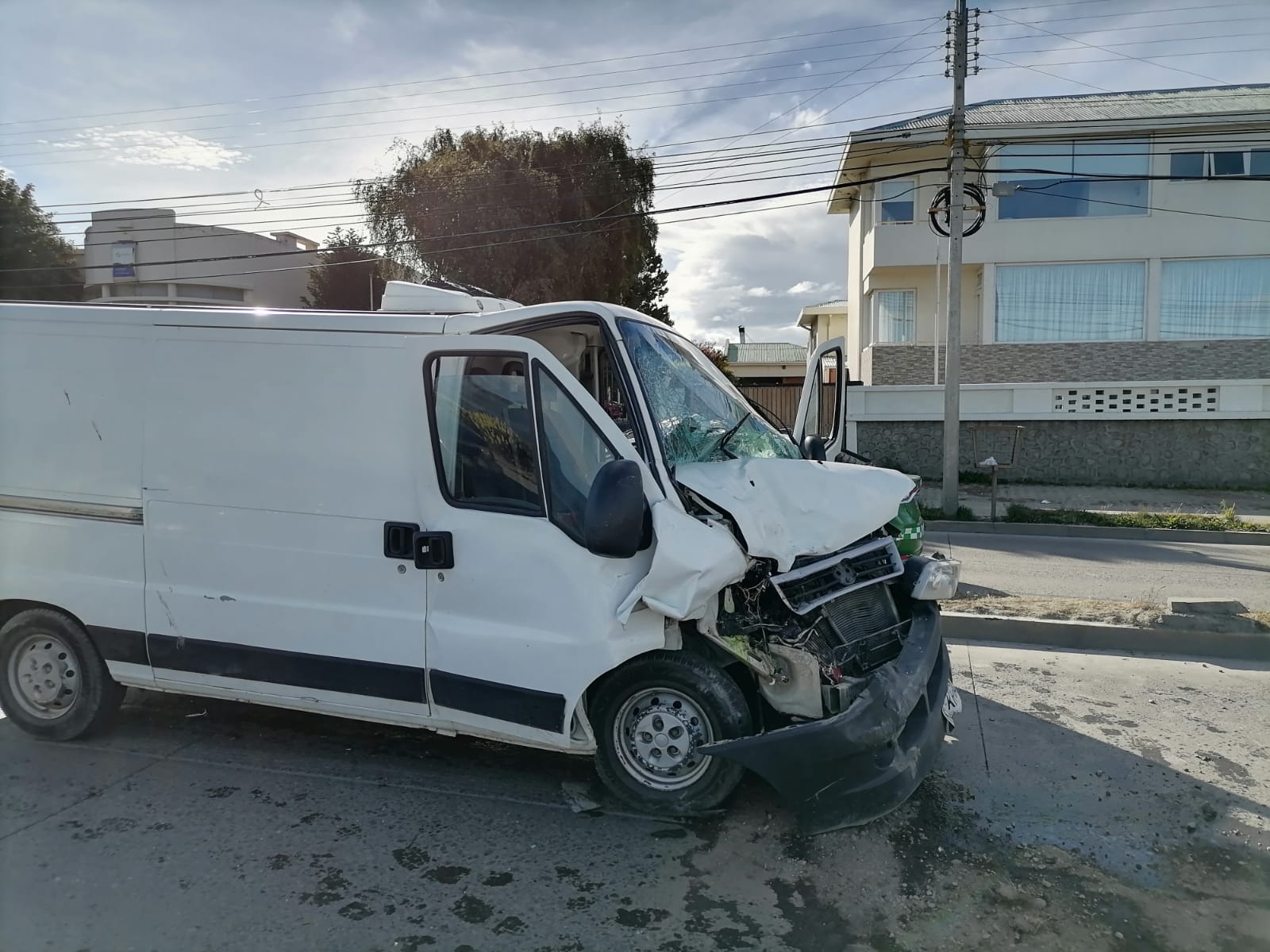 Un lesionado leve en accidente del tránsito en Avenida Costanera de Punta Arenas