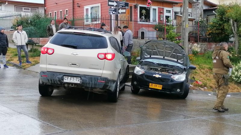 Una persona resultó con lesiones leves en colisión vehicular en el sector sur de Punta Arenas
