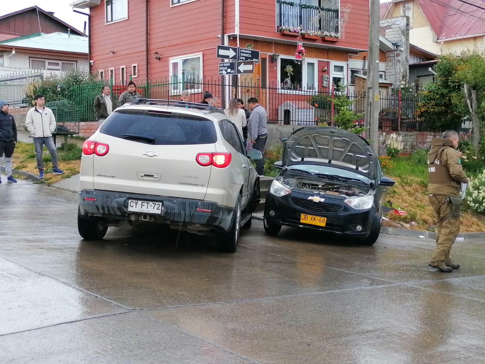 Una persona resultó con lesiones leves en colisión vehicular en el sector sur de Punta Arenas