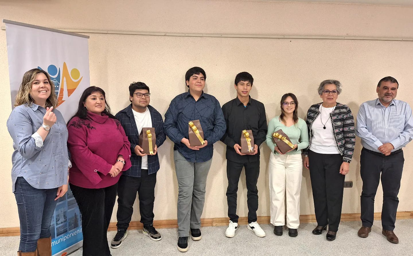 Delegación Provincial y Municipio de Porvenir homenajean a primeros puntajes PAES de Tierra del Fuego