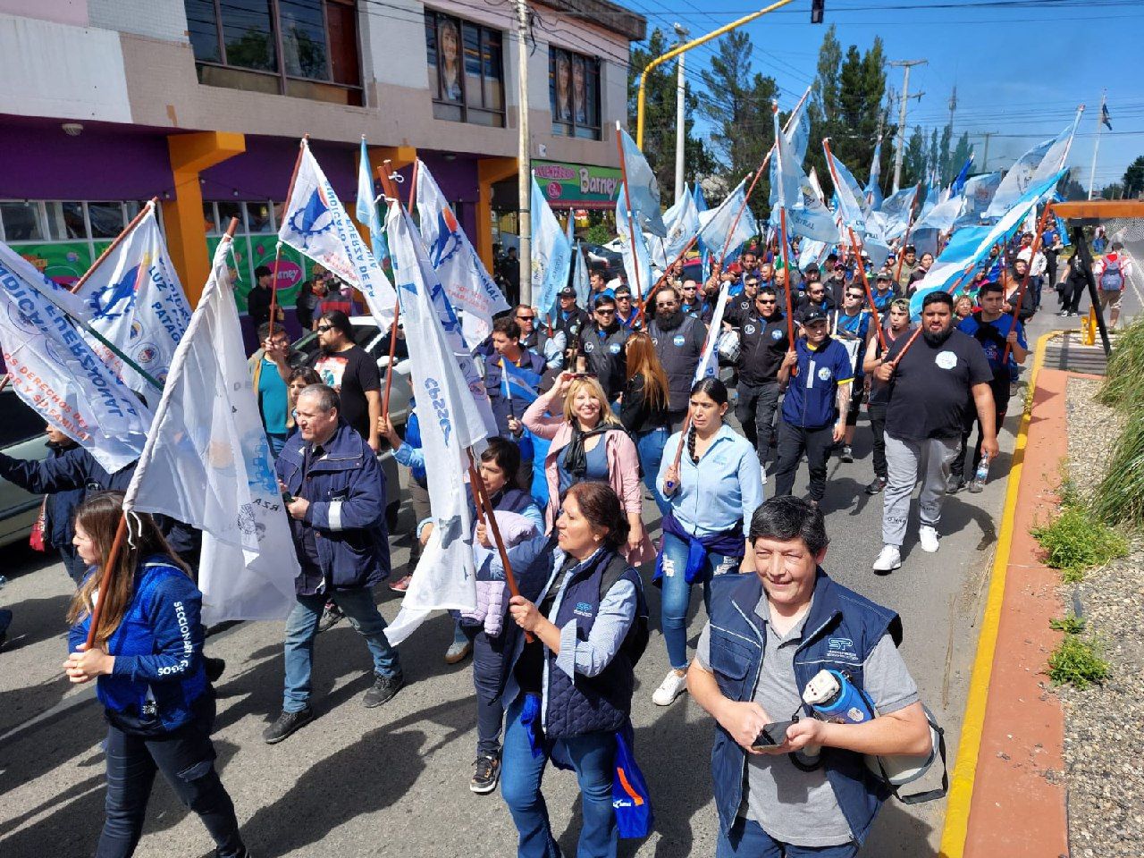 Masiva manifestación en Río Gallegos, Santa Cruz en el contexto del paro nacional en Argentina