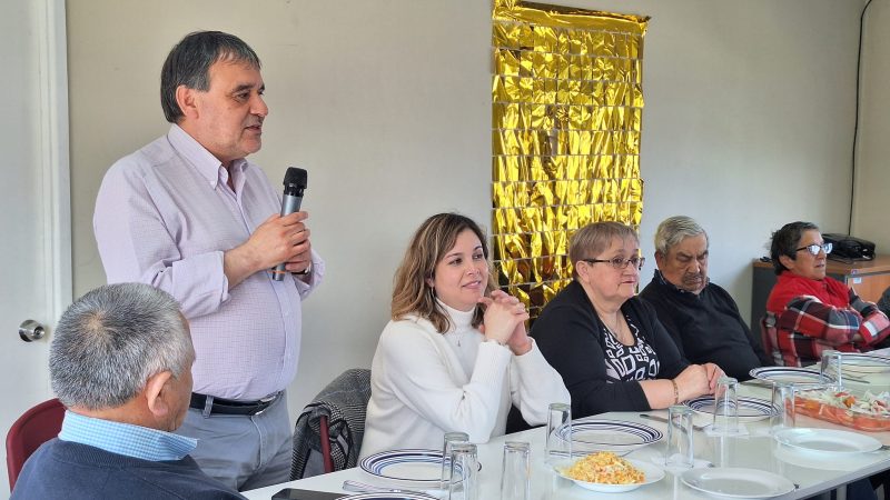 Alcalde de Porvenir José Gabriel Parada participó en almuerzo junto a adultos mayores del Programa Vínculos
