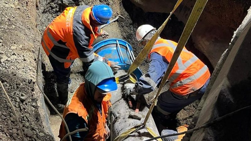 Aguas Magallanes ejecutó trabajos de reparación en alimentadora de agua potable, sin generar corte de suministro en Punta Arenas