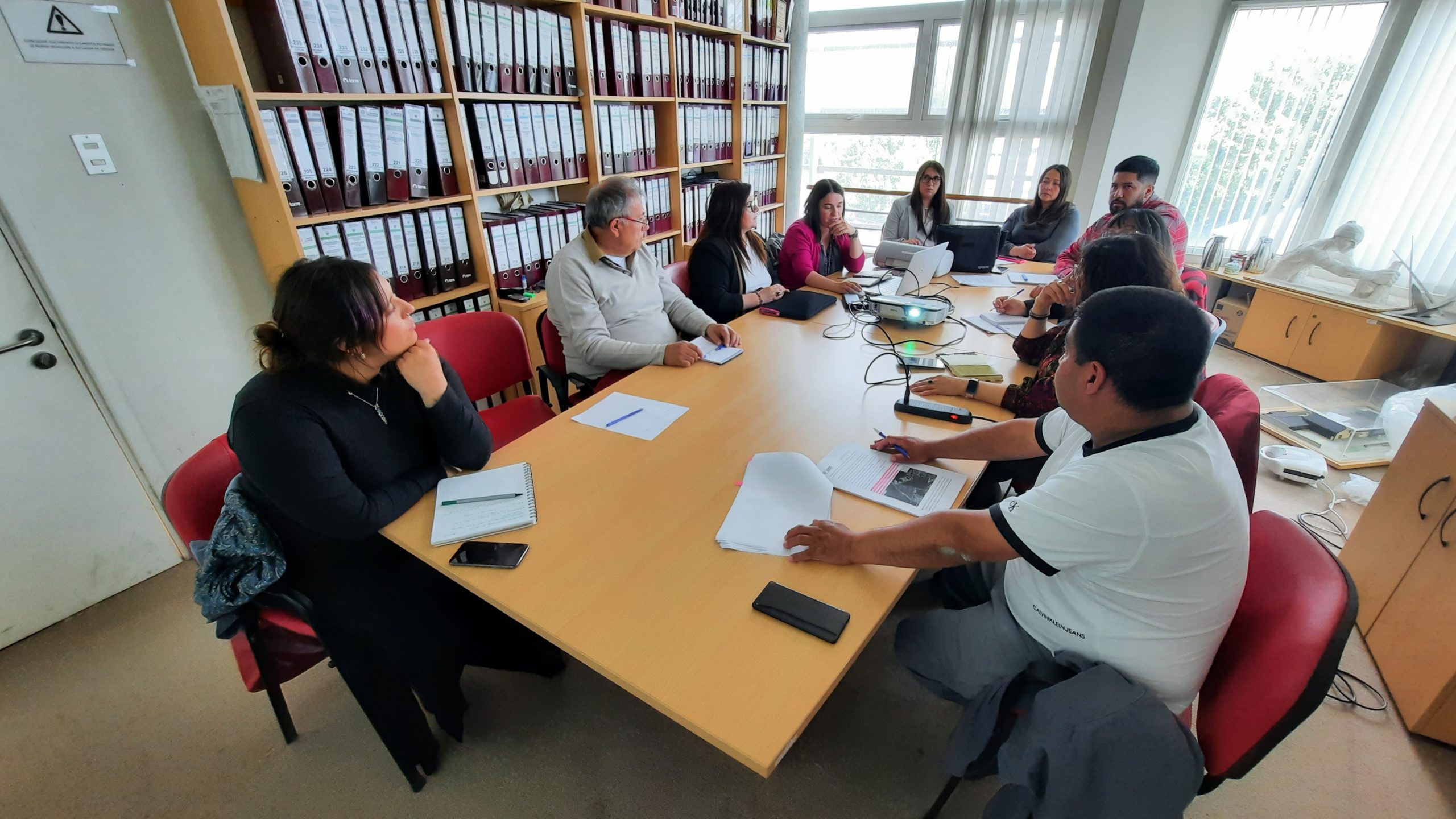 Municipalidad de Natales implementa ordenanza para regularizar terrazas, foodtrucks y kioscos en la comuna