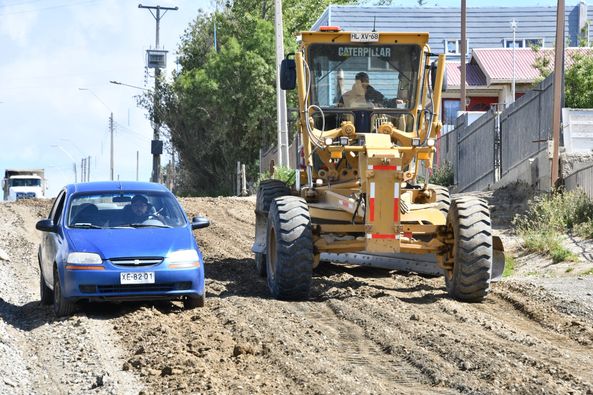 Entre enero y abril se realizan trabajos de mantención de caminos en sectores periurbanos en Punta Arenas