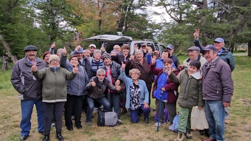 Exitoso Programa Vínculos en Natales finalizó con paseo de 40 personas mayores a Pingo Salvaje
