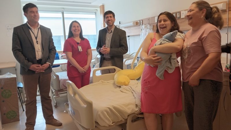 Hospital Clínico Magallanes celebra el primer nacimiento del año 2024 en Magallanes junto a autoridades