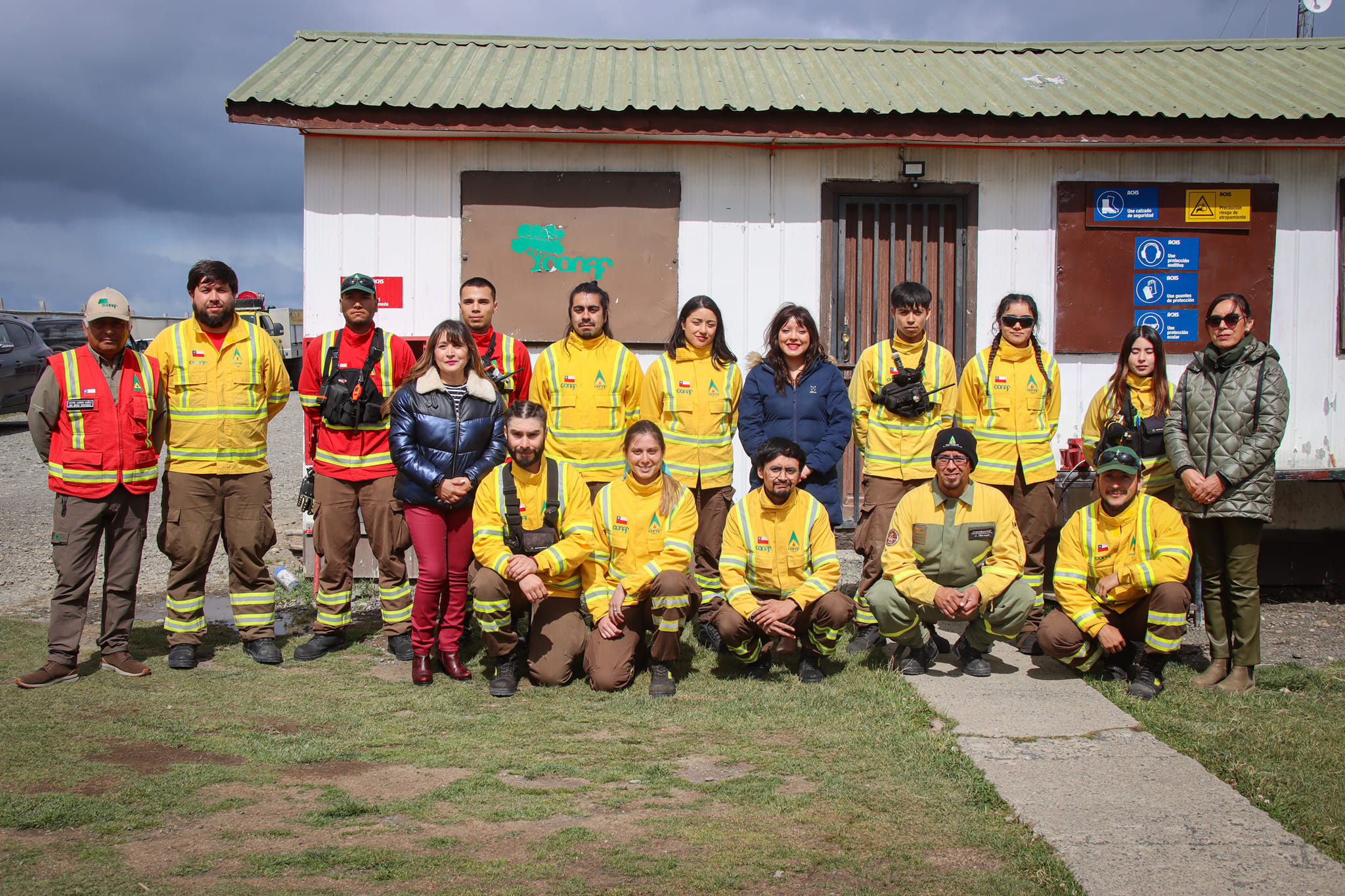 Autoridades reciben a brigadistas de CONAF Última Esperanza que participaron en combate a incendios en La Araucanía