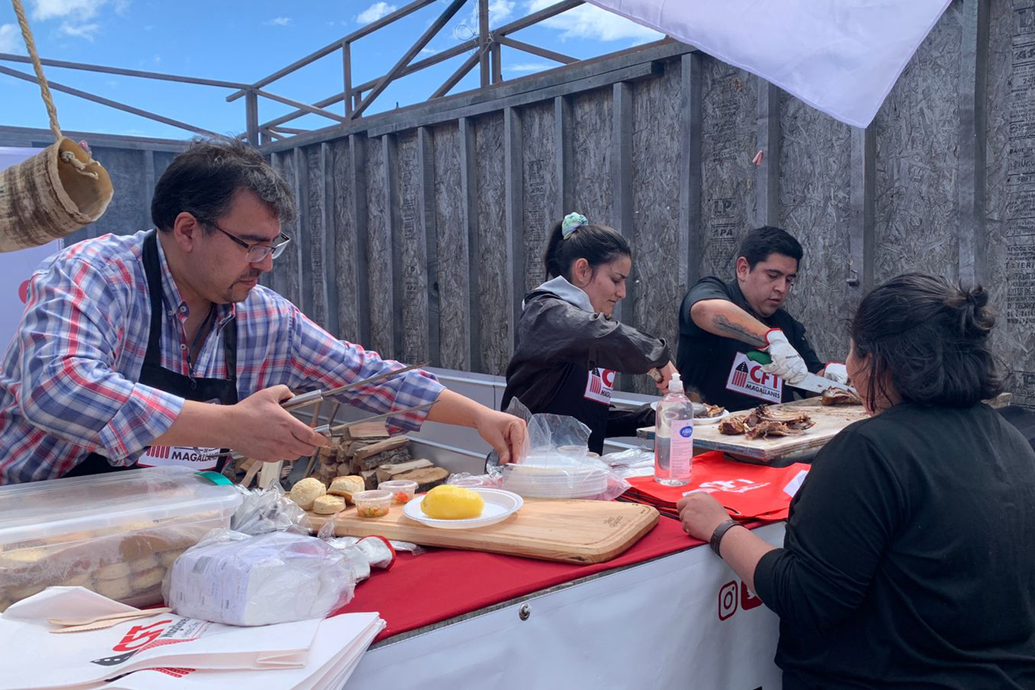 El CFT de Magallanes dejó su huella en el Asado Más Grande de Tierra del Fuego