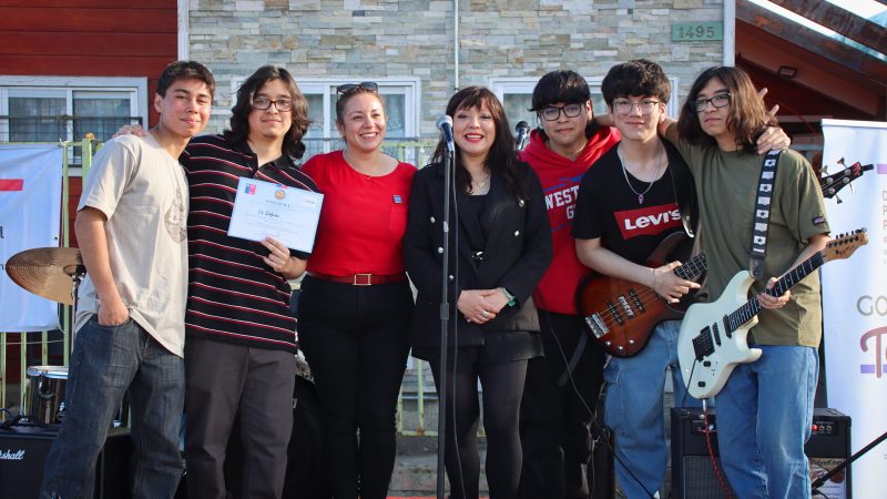 Con gran presencia de público realizan festival juvenil en Puerto Natales