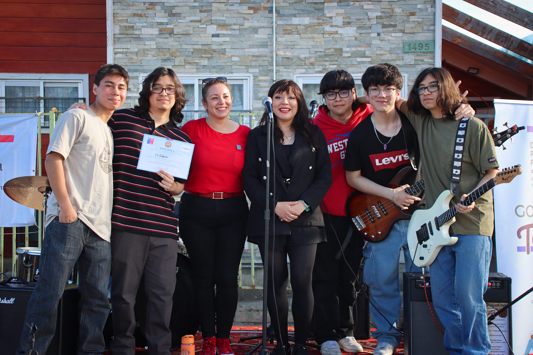 Con gran presencia de público realizan festival juvenil en Puerto Natales