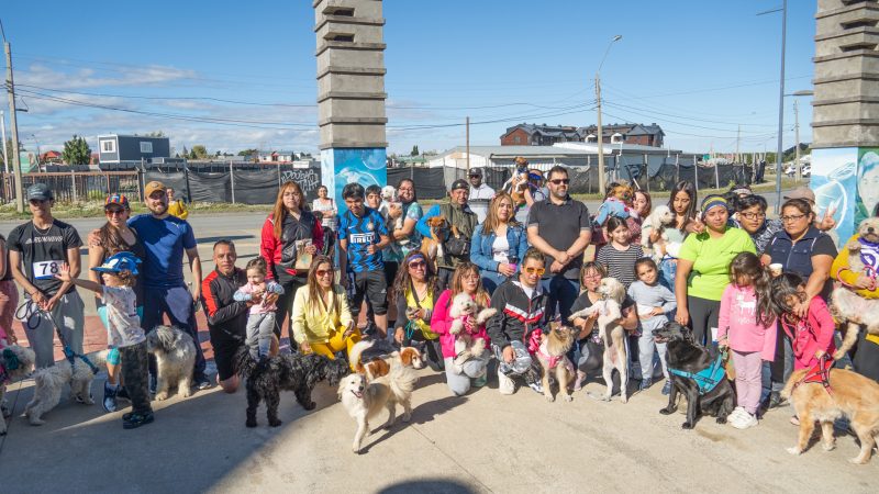 80 familias natalinas junto a sus perros disfrutaron de corrida recreativa “Yo Aperro con el Deporte”