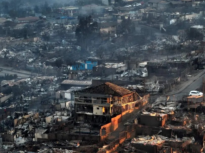 Construyendo sobre cenizas. ¿Son utilizados los incendios forestales como una herramienta informal para la expansión urbana de Chile Central?