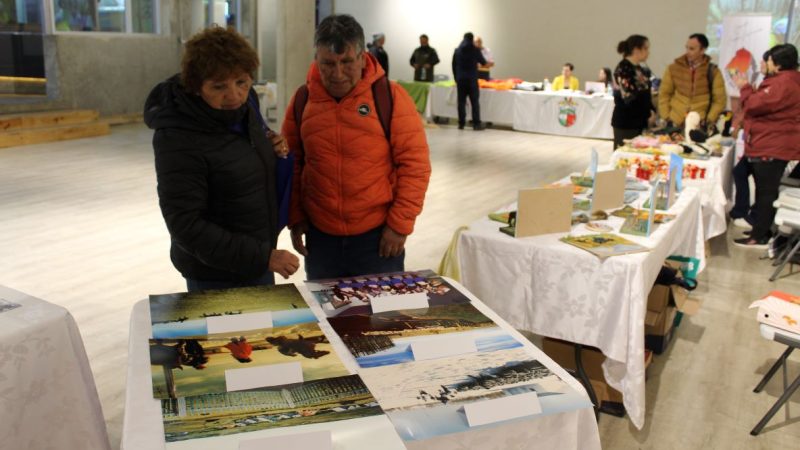 Inauguran Exposición de manualidades de vecinas y vecinos de San Gregorio en Zona Franca