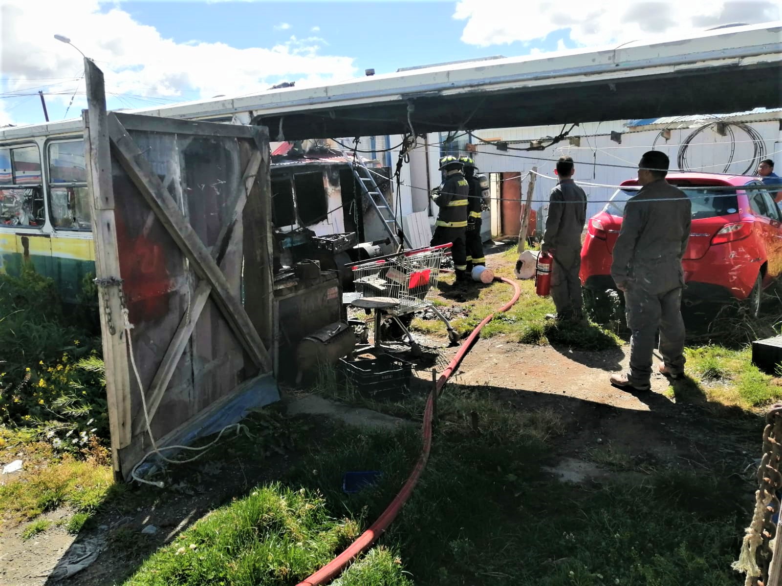 Dos internos y un gendarme lograron extinguir incendio en Punta Arenas