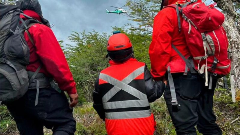 Grupo de rescatistas encuentran a madre e hija extraviadas desde el domingo en el sector sur de Punta Arenas