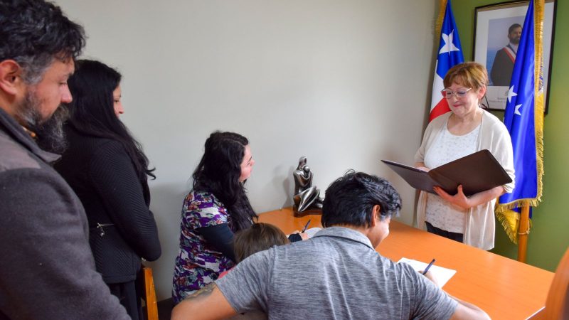 Mexicana y chileno contraen primer matrimonio civil de 2024 en Puerto Williams: “Este lugar tiene mucho sentido para nosotros”