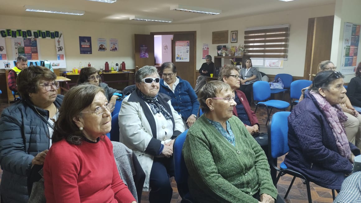 Taller sobre el Programa de Alimentación Complementario del Adulto Mayor (PACAM) organizado por el Programa Vínculos se realizó en Natales