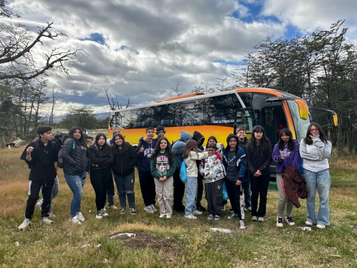 Colonias Juveniles 2024 organizadas por la Municipalidad de Puerto Natales culminaron con entretenido paseo por Cueva del Milodón 