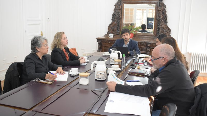 Delegado Presidencial y representantes del sector Turismo de Punta Arenas abordaron seguridad ciudadana