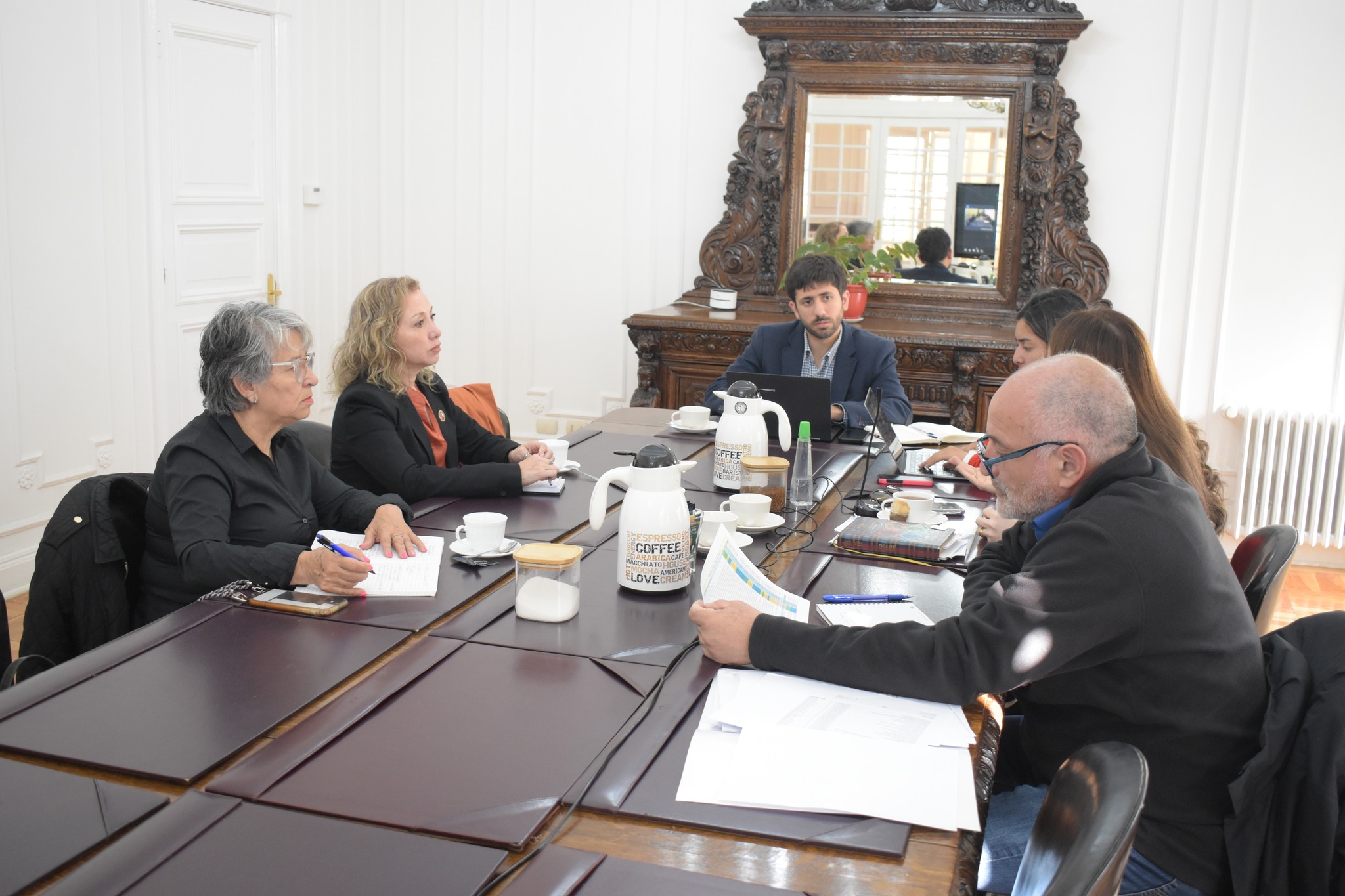 Delegado Presidencial y representantes del sector Turismo de Punta Arenas abordaron seguridad ciudadana