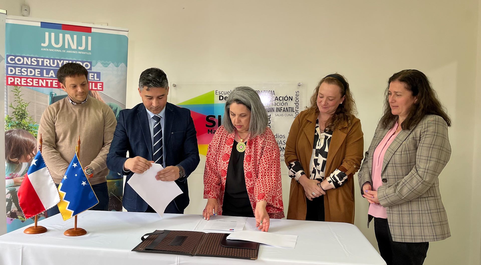 JUNJI y SLEP Magallanes firman convenio para operación de jardines infantiles VTF