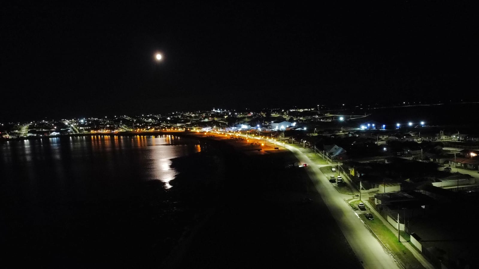 Alcalde José Gabriel Parada informó que recambio de luminarias LED llega casi al 100% en la comuna de Porvenir