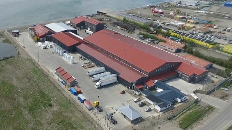 Empresa salmonera Blumar informa sobre incendio que afectó planta de Entrevientos en Tres Puentes