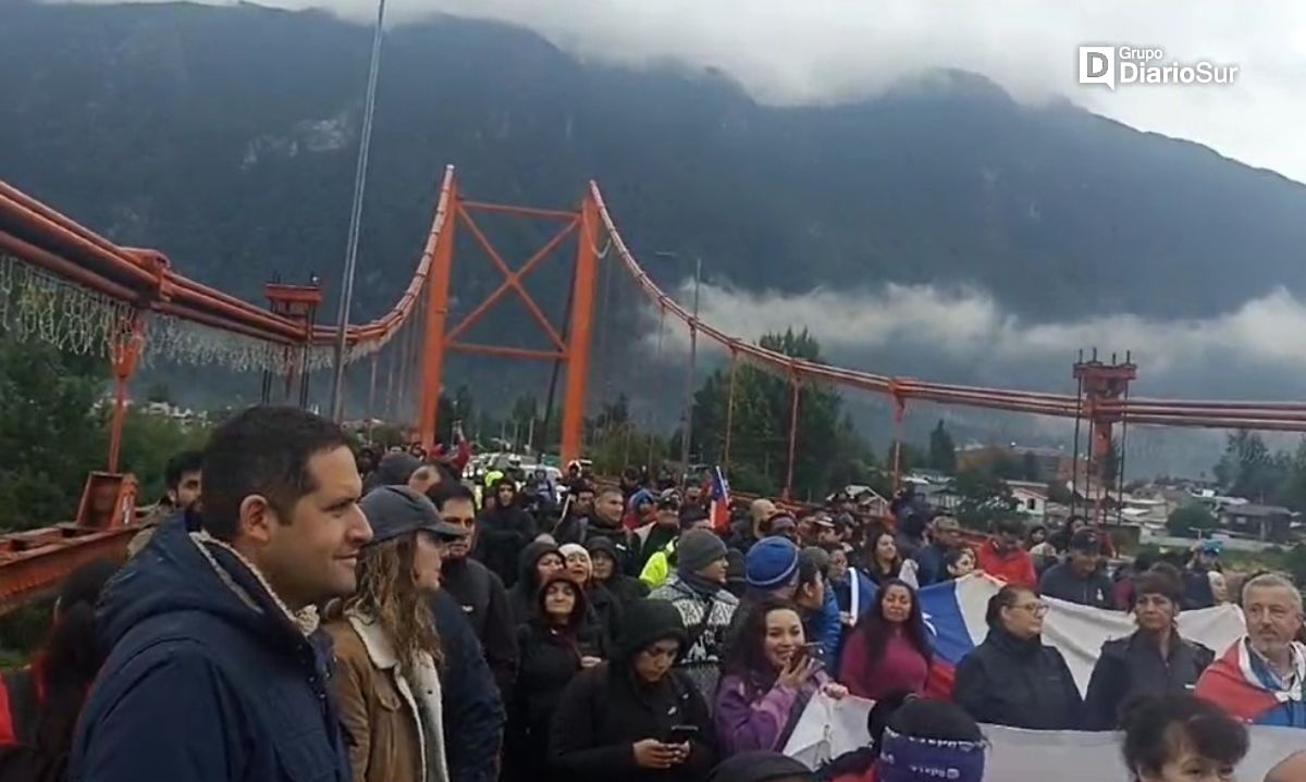Pescadores de Aysén se toman puentes en rechazo a la entrega de Espacios Costeros Marinos a pueblos originarios