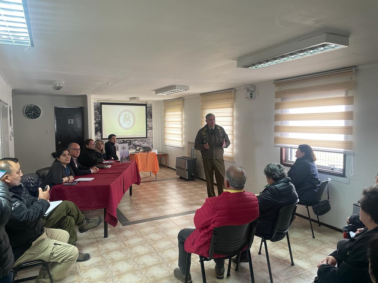 Jefe de Zona de Carabineros se reunió con dirigentes de Juntas de Vecinos de Punta Arenas