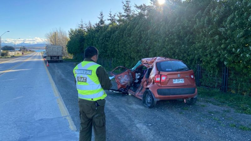 Conductora de un vehículo resultó con traumatismo cerebral grave tras colisión con un camión tolva en Puerto Natales