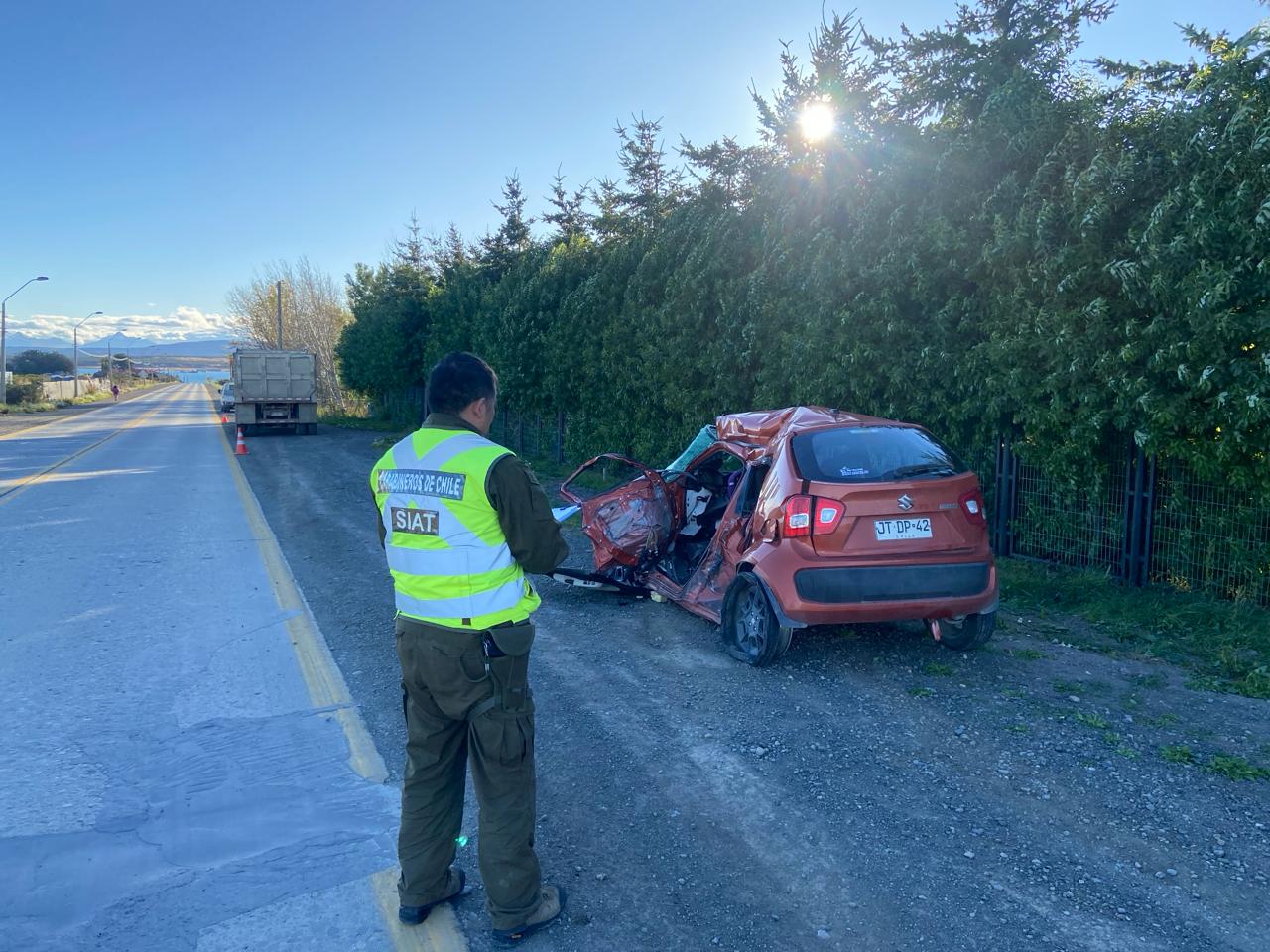 Conductora de un vehículo resultó con traumatismo cerebral grave tras colisión con un camión tolva en Puerto Natales