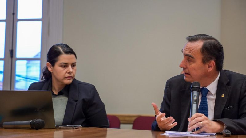 Gobernador Jorge Flies y Subsecretaria de Desarrollo Regional Francisca Perales se reúnen por el Plan de Zonas Extremas