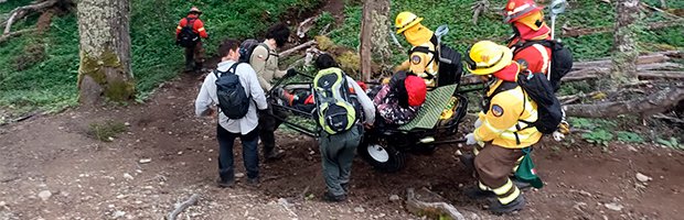Guardaparques de CONAF rescataron a turista lesionada en sendero del Parque Nacional Torres del Paine