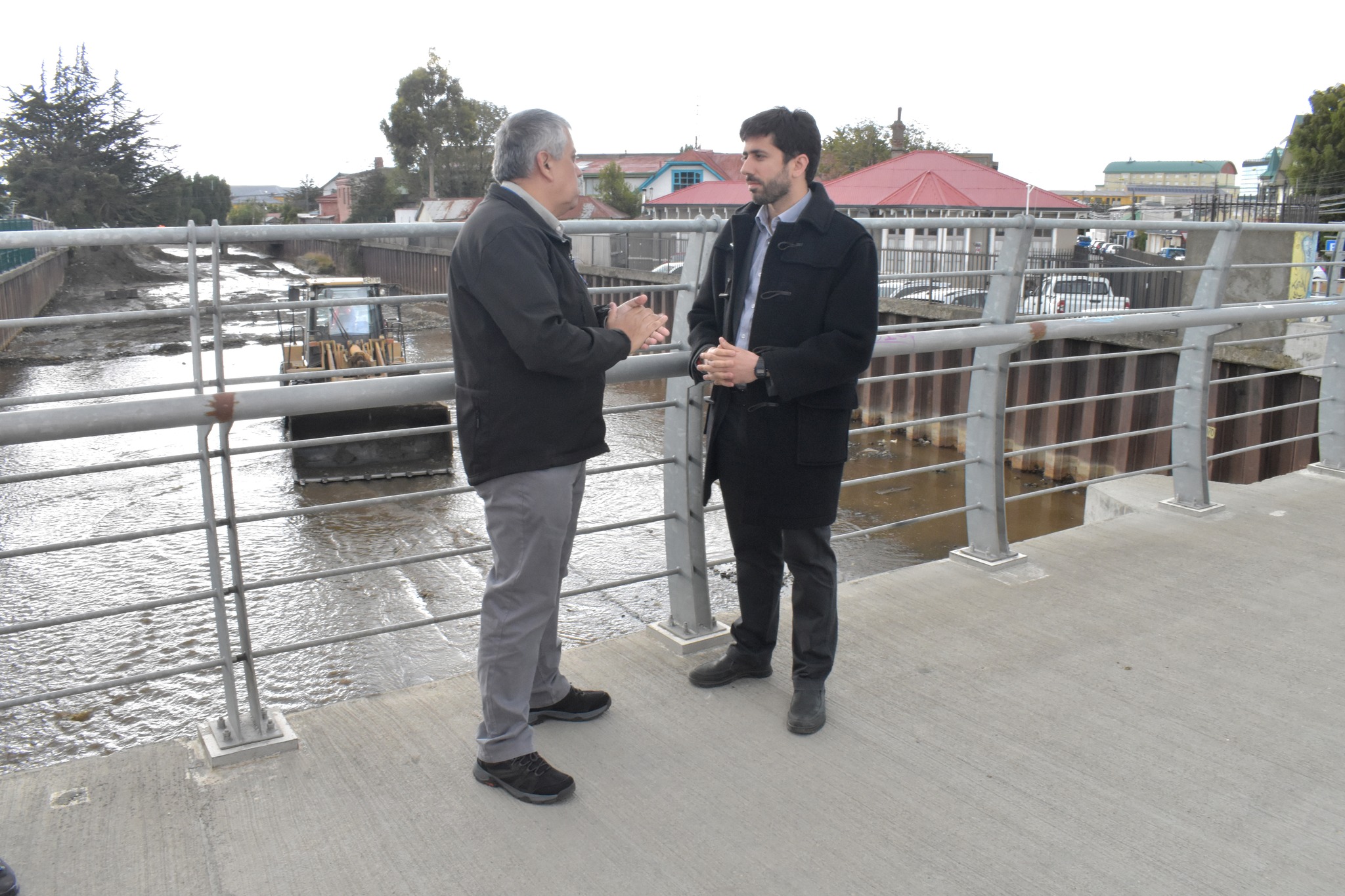 Autoridades regionales visitan obras de conservación, desembanque y limpieza del Río de las Minas de Punta Arenas