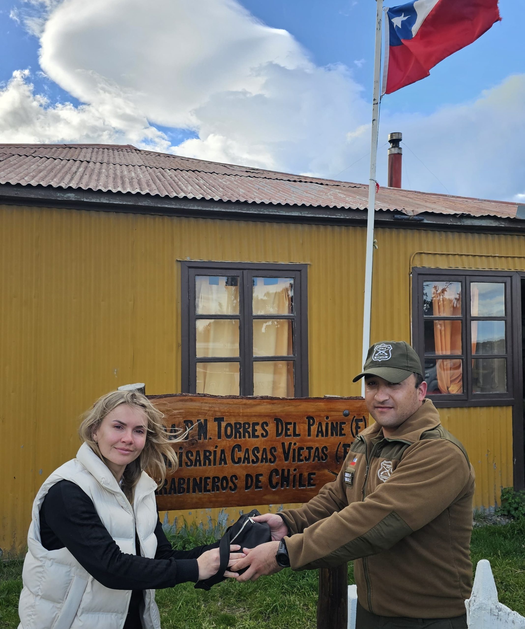 Turista de nacionalidad rusa recuperó sus documentos y dinero gracias a gesto de un ciudadano y la gestión de Carabineros