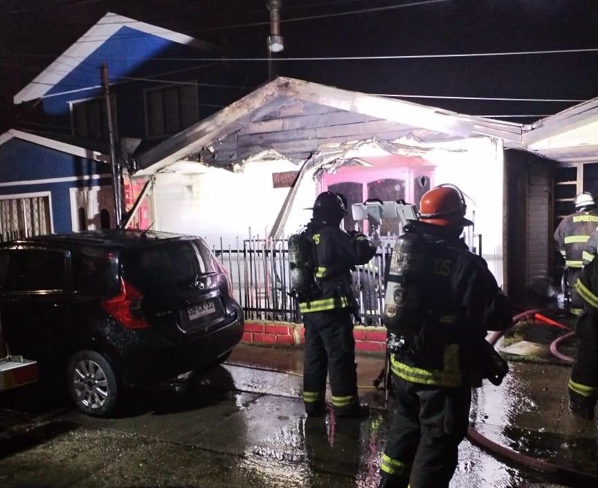Incendio destruyó completamente vivienda en Villa Las Nieves de Punta Arenas