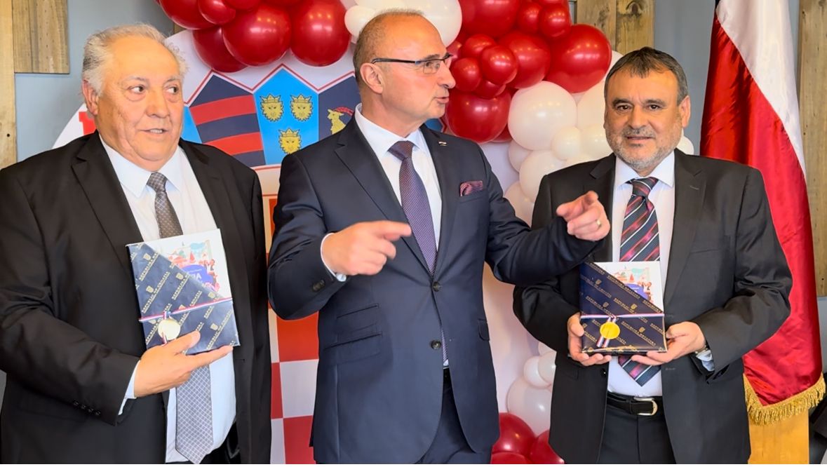 Ministro de Relaciones Exteriores de Croacia junto a comitiva visitó Porvenir