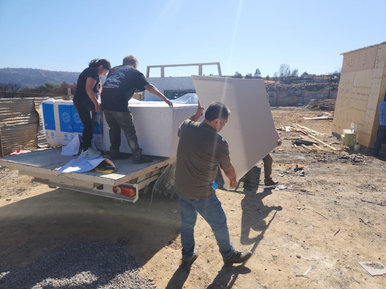 Sindicato de Trabajadores de ENAP Magallanes entregó donación solidaria en Quilpué.