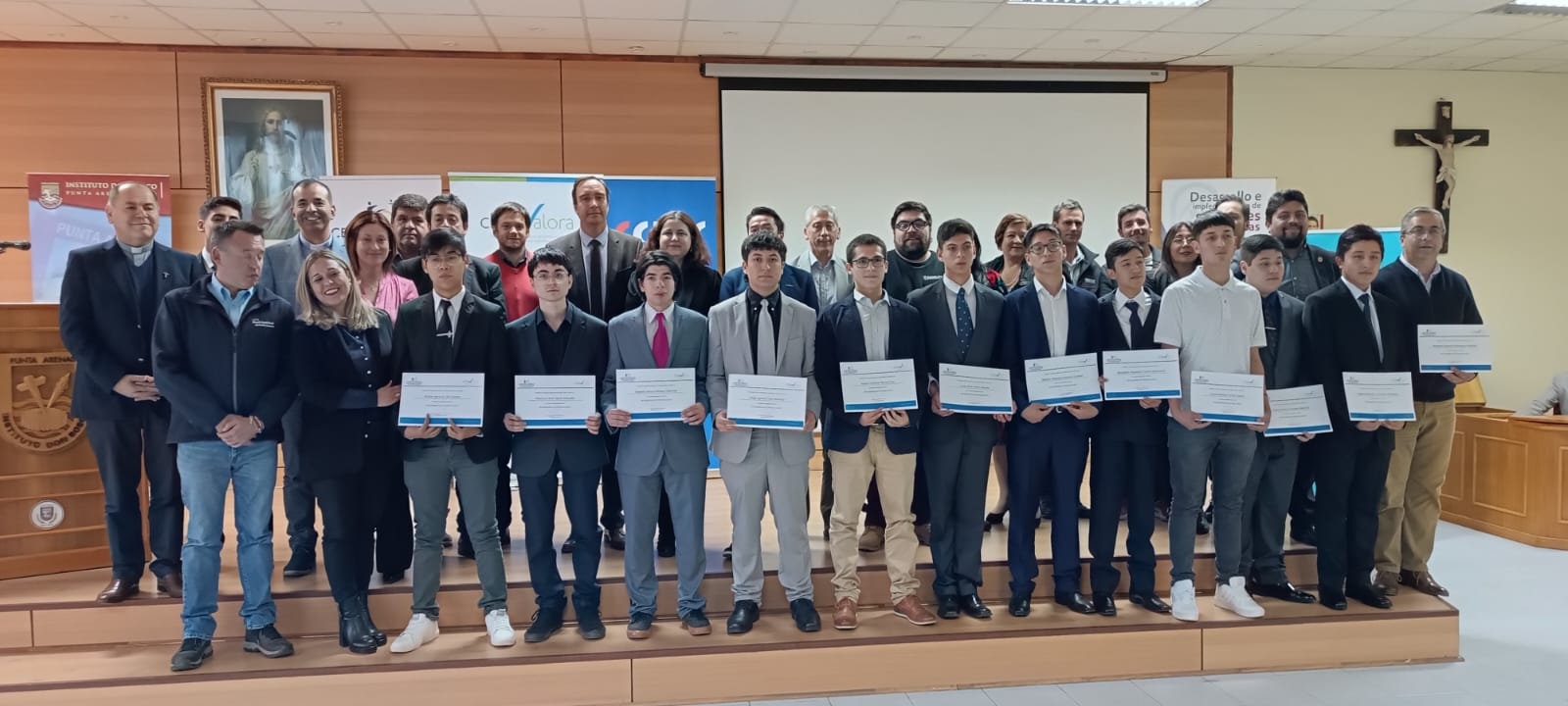 13 egresados del Instituto Don Bosco de Punta Arenas se certificaron como instaladores eléctricos 