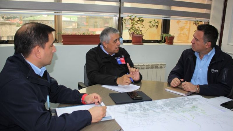 SEREMI de Obras Públicas y Alcalde de Punta Arenas dialogaron sobre futuras obras de conectividad