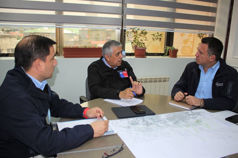 SEREMI de Obras Públicas y Alcalde de Punta Arenas dialogaron sobre futuras obras de conectividad