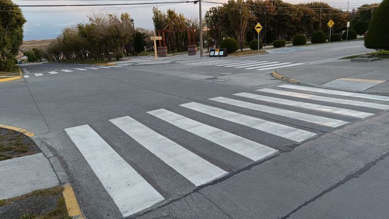 Finaliza demarcación vial en calles de la ciudad de Porvenir