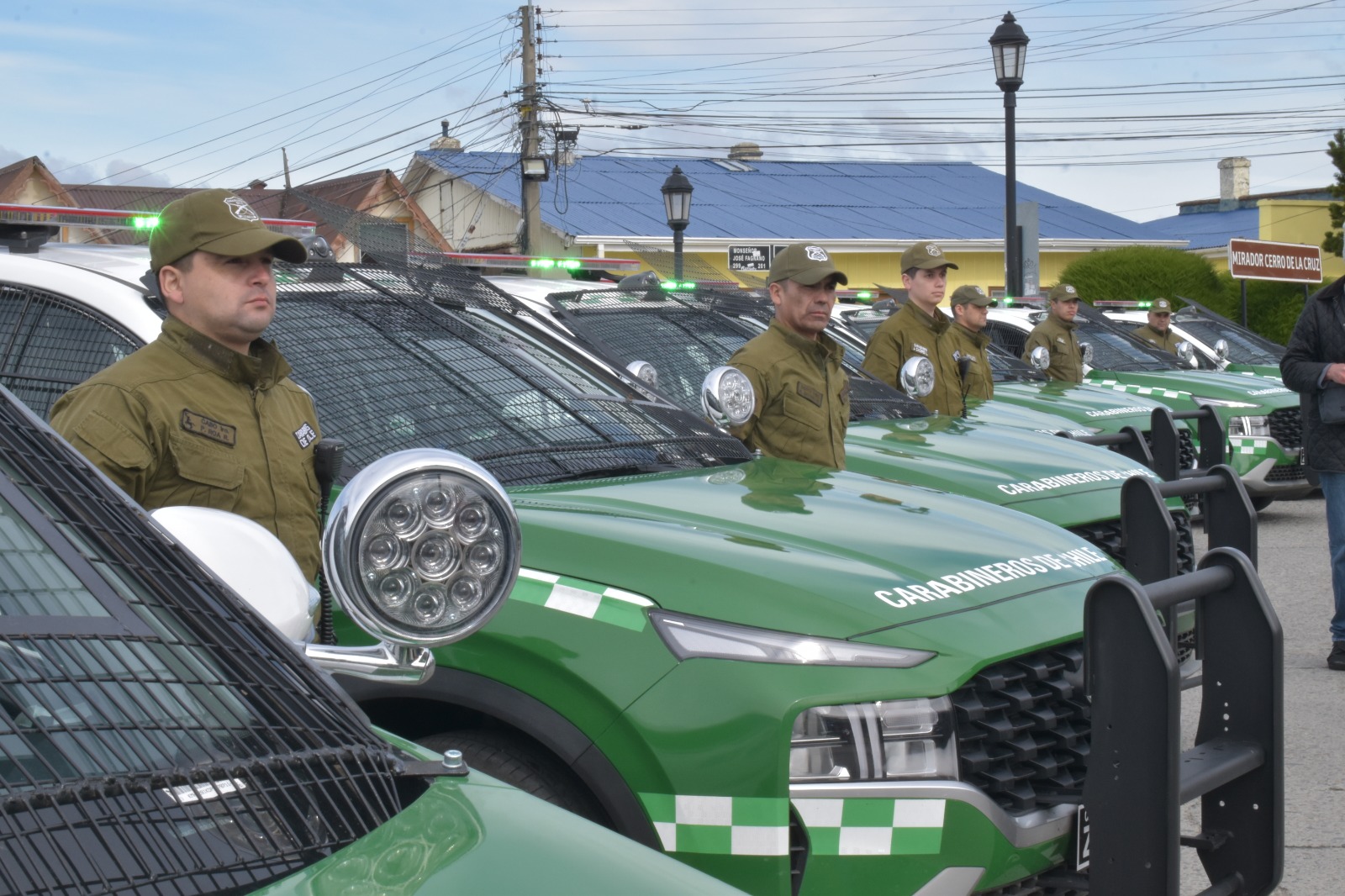 14 nuevos vehículos policiales entregó el Gobierno a Carabineros de la región de Magallanes