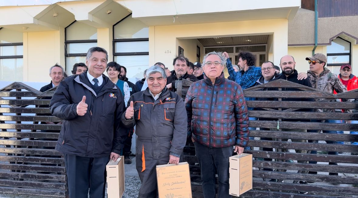 Alcalde José Gabriel Parada expresó su gratitud a tres trabajadores que se acogieron a retiro en la Municipalidad de Porvenir 