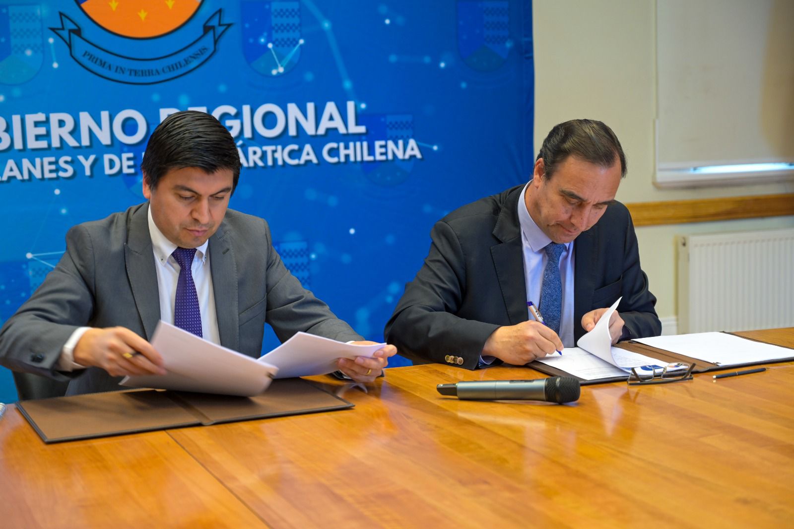 GORE Magallanes y EDELMAG firmaron contrato para tendido eléctrico en sectores periurbanos de Punta Arenas | Beneficiará a 18 familias