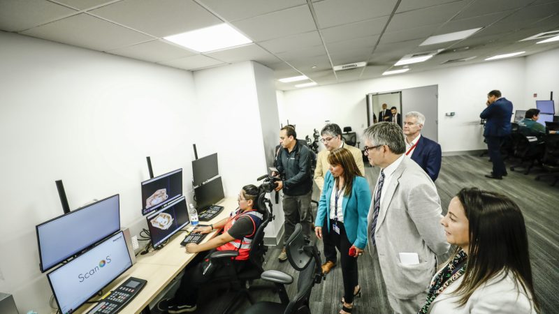 Ministro de Hacienda destaca alta inversión en tecnología realizada por Aduanas en los dos años de Gobierno