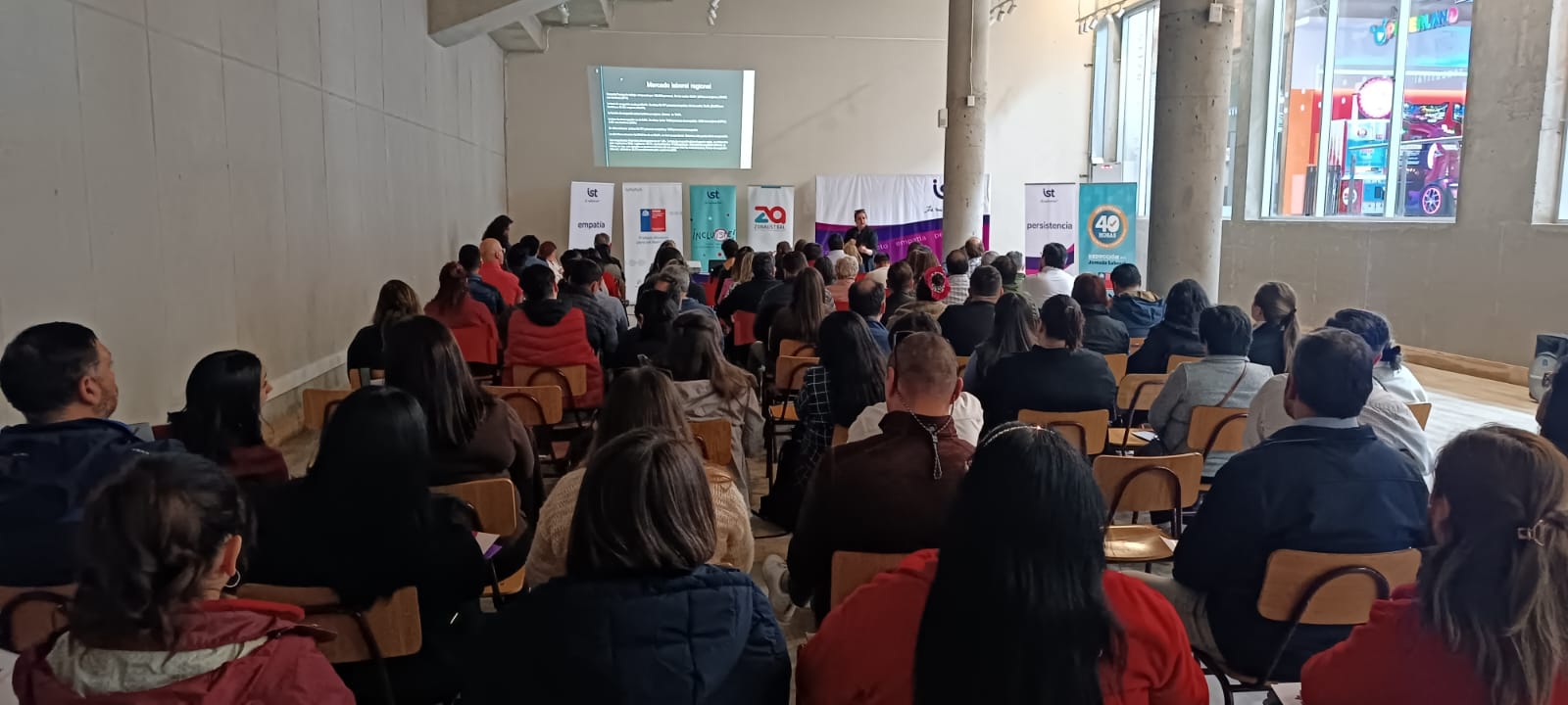 Un centenar de empresas acuden a encuentro sobre nuevas normativas laborales en Magallanes