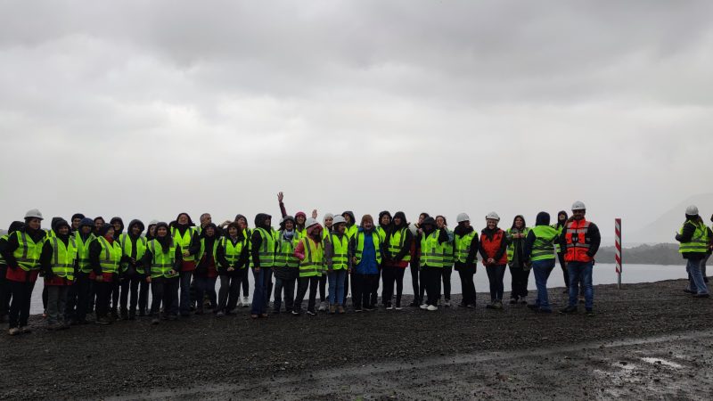 Trabajadoras del MOP visitan las obras de construcción del camino Hollemberg-Río Pérez